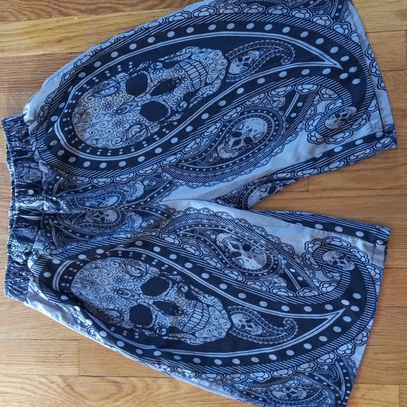 Amazon Other - SKULL SHORTS 🚻 small